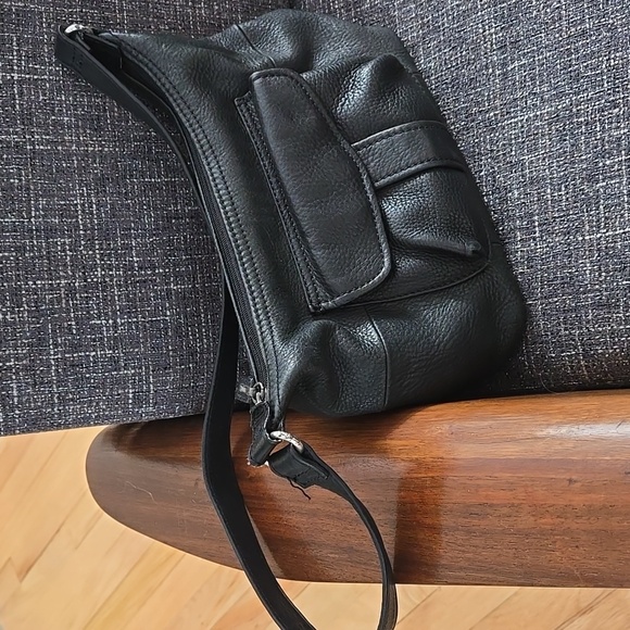 FOSSIL Vintage Black Leather Shoulder Bag Purse Cargo Pocket Solver Hardware - Picture 2 of 11